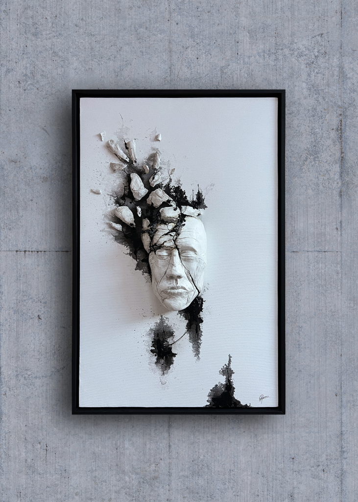 Tableau « Mémoire » sculpture sur argile, encre de chine et acrylique sur toile représentant un visage brisé